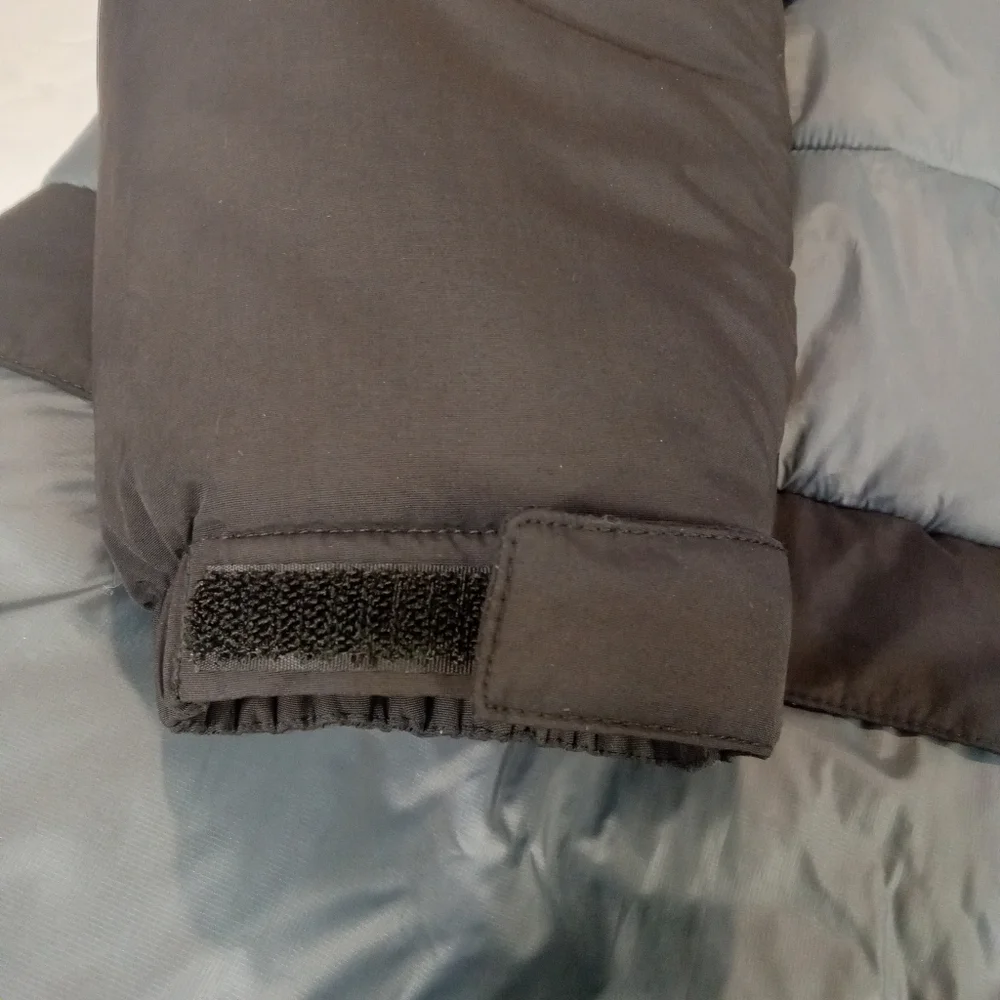 The North Face Men's Gray and Black Puffer Jacket Size XXL
